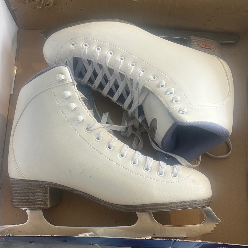 Riedell G4 Figure Skates White Women’s Size 8 – Used